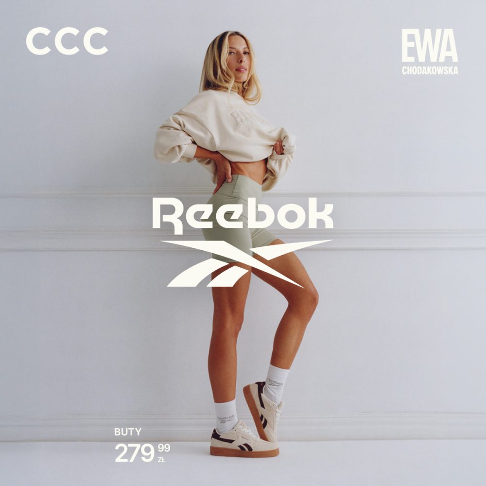 Ewa Chodakowska w jasnym stroju sportowym prezentuje beżowe buty Reebok z nowej kolekcji w CCC M1 Radom