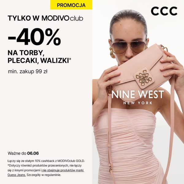 Zdjęcie przedstawia kobietę prezentującą damską torebkę. Informacja o promocji -40% na torby, plecaki, walizki.
