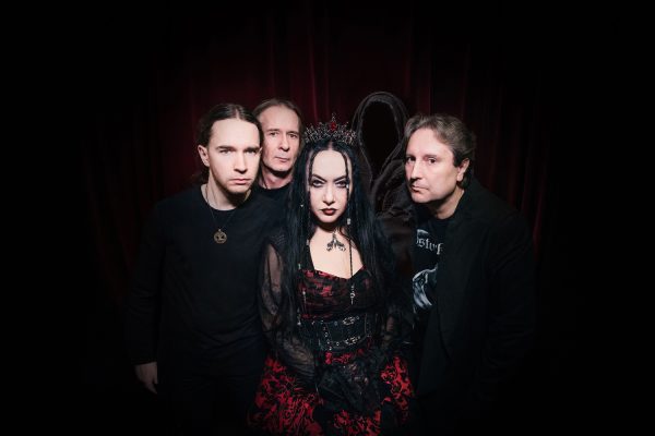 Giełda winyli w M1 Radom. Zespół muzyczny Closterkeller w mrocznej aurze.