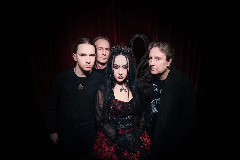 Giełda winyli w M1 Radom. Zespół muzyczny Closterkeller w mrocznej aurze.