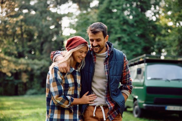 Akcja zdrowie pod kontrolą w M1 Radom. Szczęśliwa para na spacerze na łonie natury.