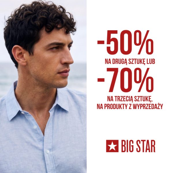 Grafika promocyjna marki Big Star. Napisy -50% na drugą sztukę lub -70% na trzeci produkt z wyprzedaży. Brunet na tle morza ubrany w lnianą błękitną koszulę.